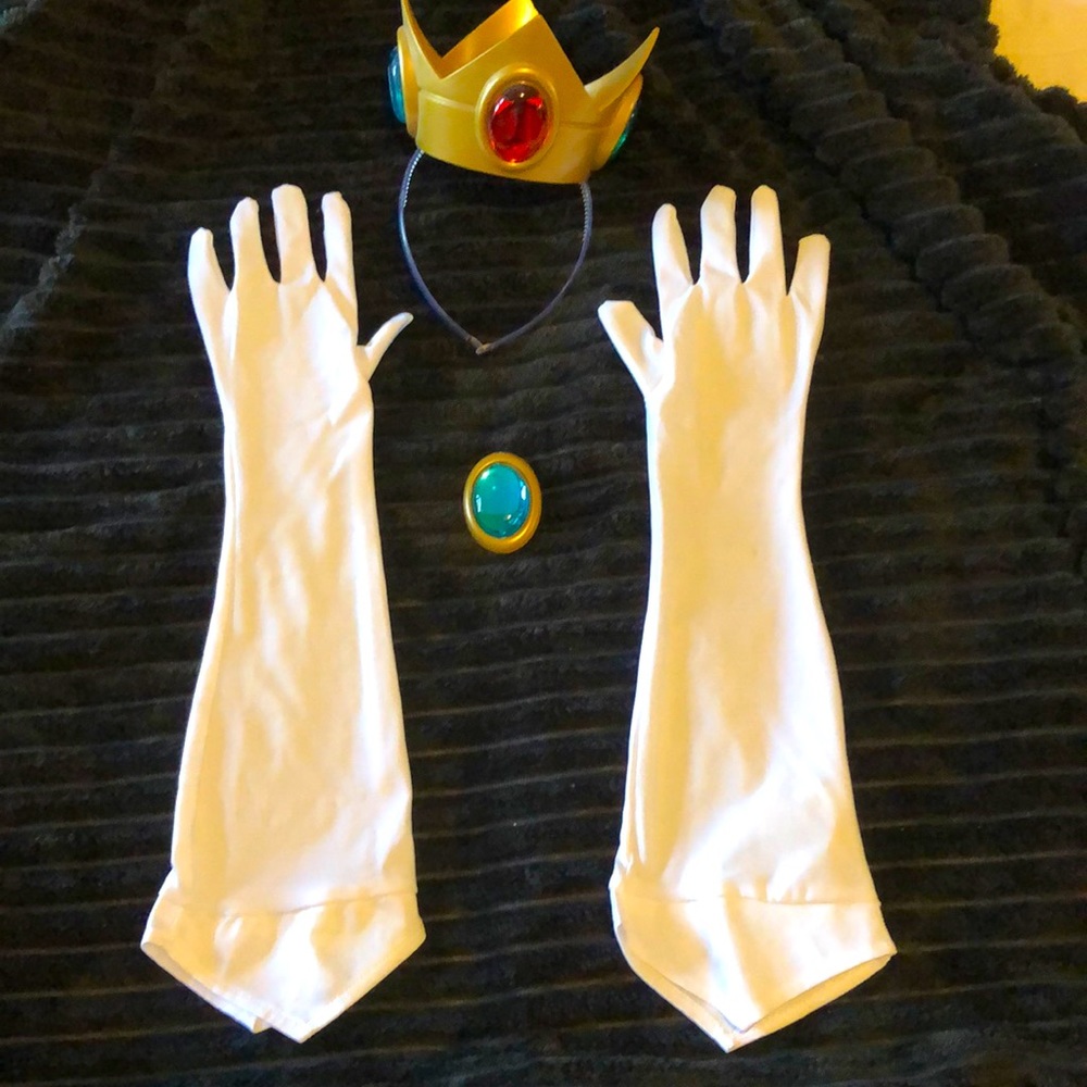 Princess Peach 👑 costume accessories!